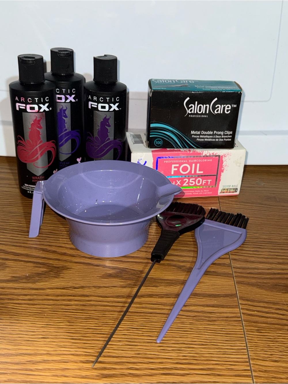 Woman’s hair dye Fix colored dye hair clips full box and full box of foil etc